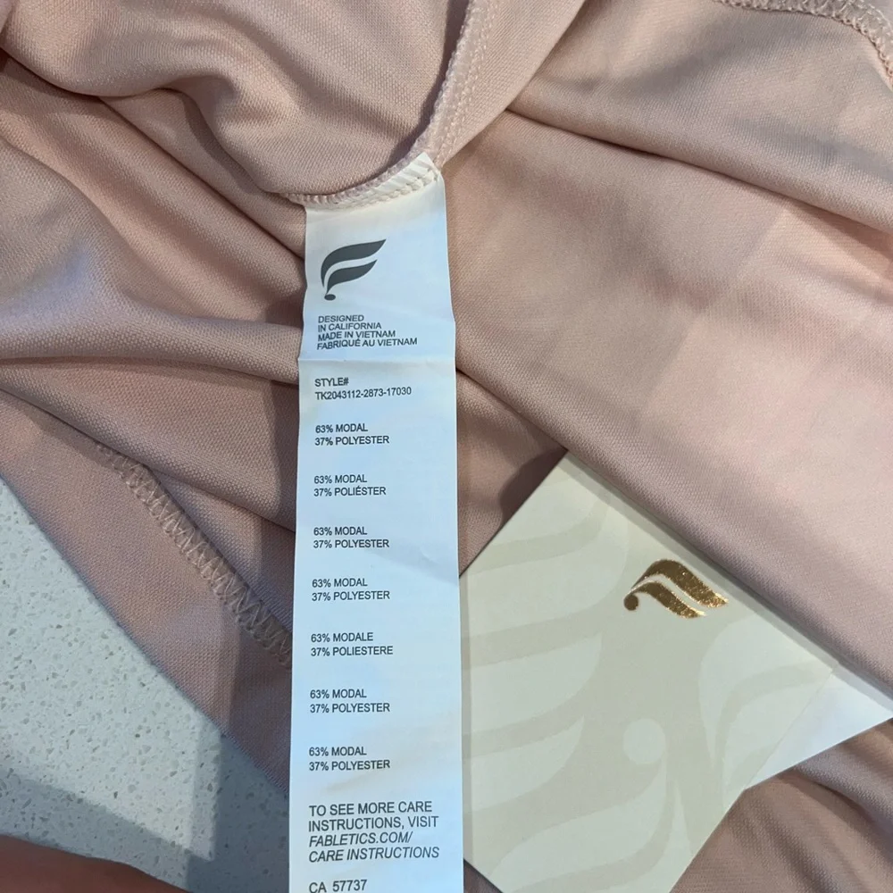 Fabletics Work Out Top - Picture 5 of 5
